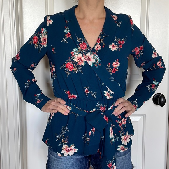 GIBSONLOOK Gibson Wrap Blouse - Picture 2 of 7